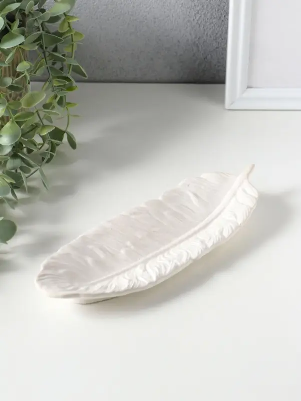 Подставка для мелочей &laquo;Перо&raquo;, гипс под перламутр, 22&times;8&times;3 см