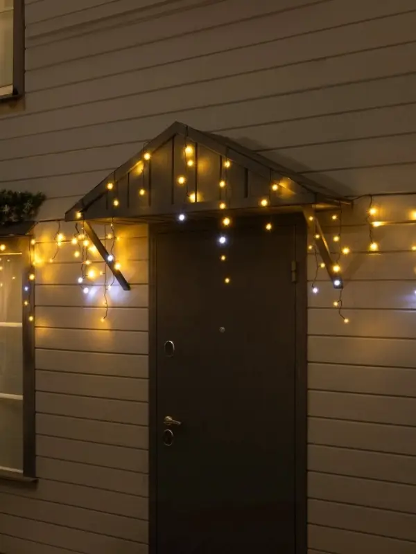 Гирлянда &laquo;Бахрома&raquo; 50&times;0.7 м, IP44, УМС, тёмная нить, 900 LED, свечение тёплое белое, мерцание, 220 В