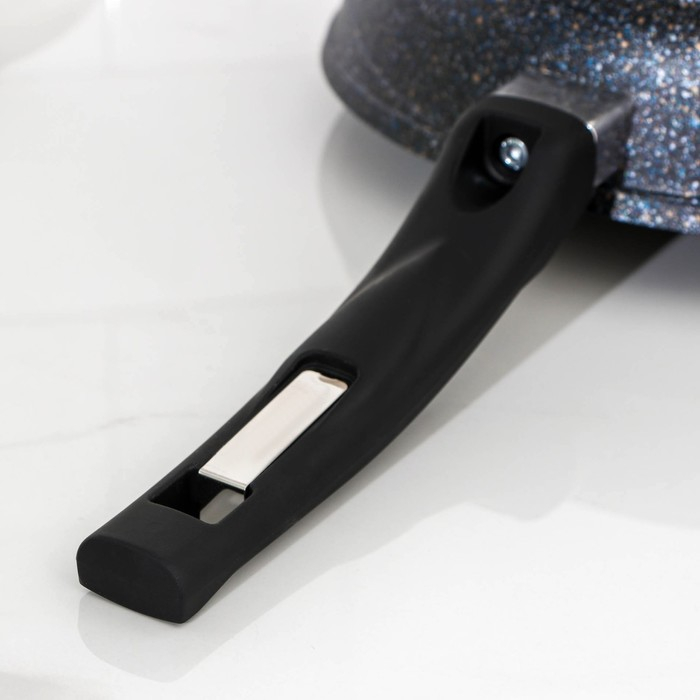 Сковорода «Гранит Star», d=22 см, стеклянная крышка, антипригарное покрытие, тёмно-синий Сковорода «Гранит Star», d=22 см, стеклянная крышка, антипригарное покрытие, тёмно-синий