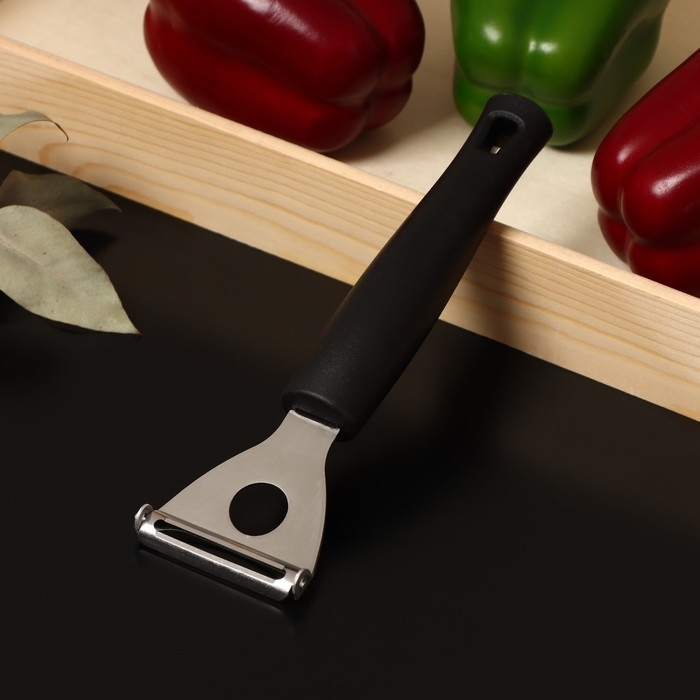 Овощечистка Доляна «Чили», 18,5 см, цвет чёрный Овощечистка Доляна «Чили», 18,5 см, цвет чёрный