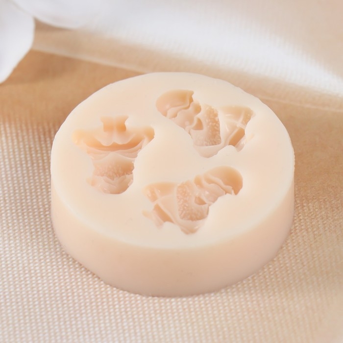 Новогодний молд силикон Новогодний молд силикон "Дед Морозы" изделия: 2,2х1,6х0,6, 2,2х1,6х0,6, 2,2х1,6х0,6 см