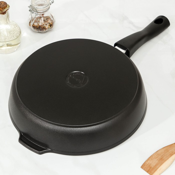 Сковорода «Традиция», d=28 см, съёмная ручка, антипригарное покрытие, цвет чёрный Сковорода «Традиция», d=28 см, съёмная ручка, антипригарное покрытие, цвет чёрный