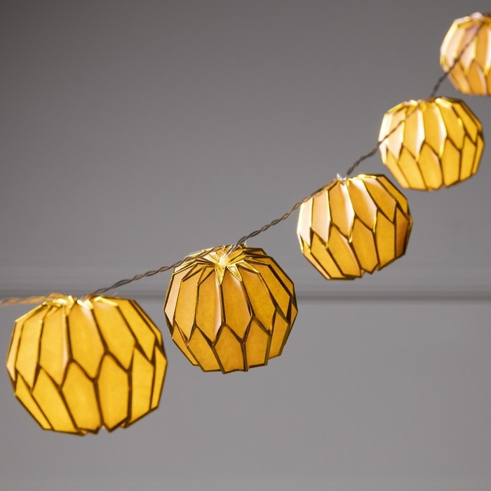 Гирлянда «Нить» 2 м с насадками «Розовый фонарик», IP20, прозрачная нить, 10 LED, батарейки AAх2 (нет в комплекте), свечение тёплое белое Гирлянда «Нить» 2 м с насадками «Розовый фонарик», IP20, прозрачная нить, 10 LED, батарейки AAх2 (нет в комплекте), свечение тёплое белое