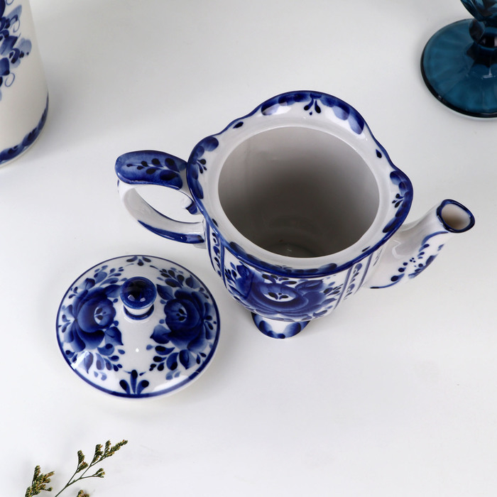 Чайник «Иринка», 21х13х18 см, гжель Чайник «Иринка», 21х13х18 см, гжель