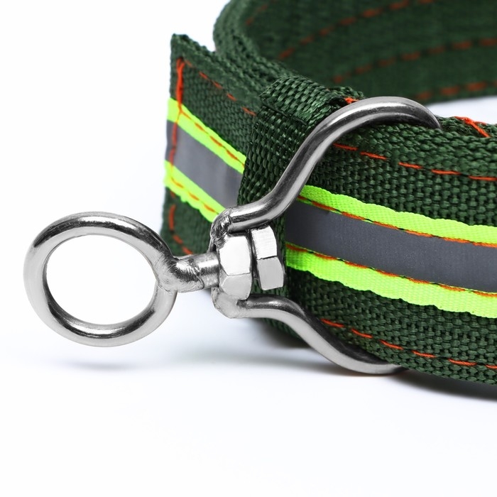 Ошейник четырехслойный светоотражающий с вертлюгом, 71 х 5 см, ОШ 55-65 см, зелёный Ошейник четырехслойный светоотражающий с вертлюгом, 71 х 5 см, ОШ 55-65 см, зелёный