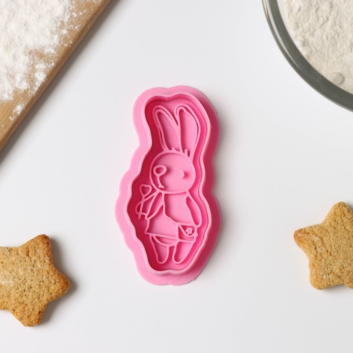 Форма для печенья «Зайка с леденцом», вырубка, штамп, цвет розовый Форма для печенья «Зайка с леденцом», вырубка, штамп, цвет розовый