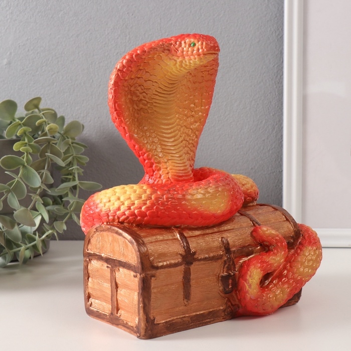 Фигурка Фигурка "КОБРА НА СУНДУКЕ" 20 х 17 х 12 см.