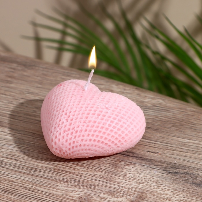 Свеча  Свеча "Сердце в сеточку" 4х6х3 см, соевый воск, микс