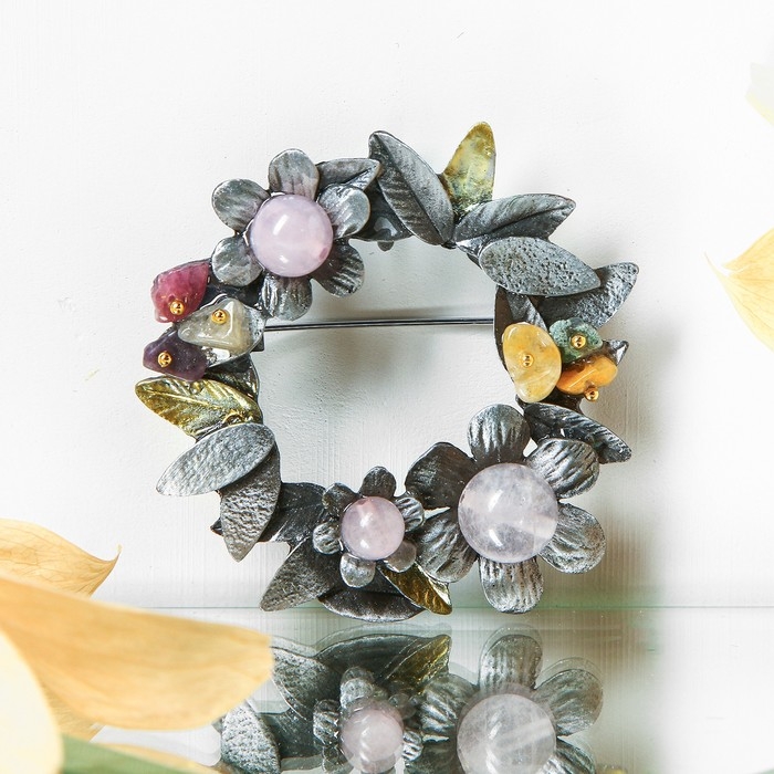 Брошь «Самоцвет» венок, цветная в чернёном серебре Брошь «Самоцвет» венок, цветная в чернёном серебре