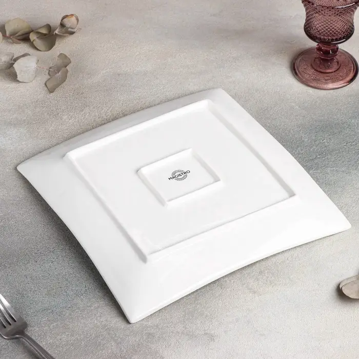 Блюдо для подачи Magistro «Квадрат Бланш», d=26 см, фарфор, белое Блюдо для подачи Magistro «Квадрат Бланш», d=26 см, фарфор, белое