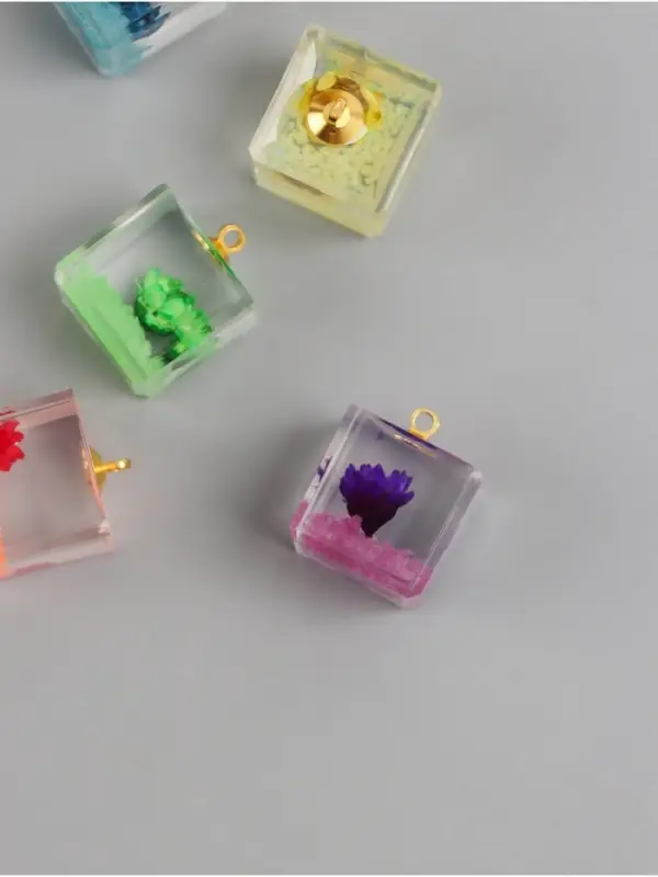 Подвеска для творчества акрил Подвеска для творчества акрил "Цветок в кубе" светится в темноте МИКС 1,6х1,6х1,8 см