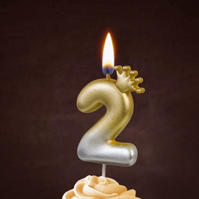 Свеча в торт «С короной», цифра 2, золото - серебро