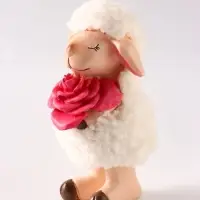 Фигурка керамика &laquo;Овечка Бяша с красной розой в лапках&raquo;, 8.5&times;8.5&times;15.5 см