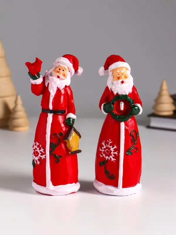 Сувенир полистоун  Сувенир полистоун "Дед Мороз в красном кафтане с венком/домиком" МИКС 5х4,5х14 см