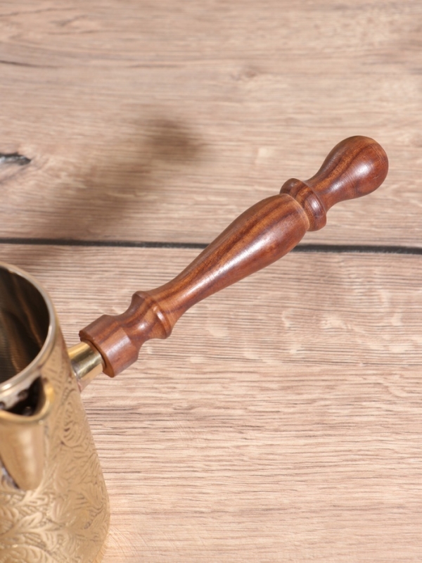 Турка "Золотые узоры" латунь, с деревянной ручкой, 450 мл