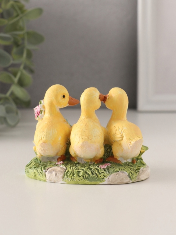 Сувенир полистоун Сувенир полистоун "Утята в пруду с цветами" 9х5,5х6,5 см