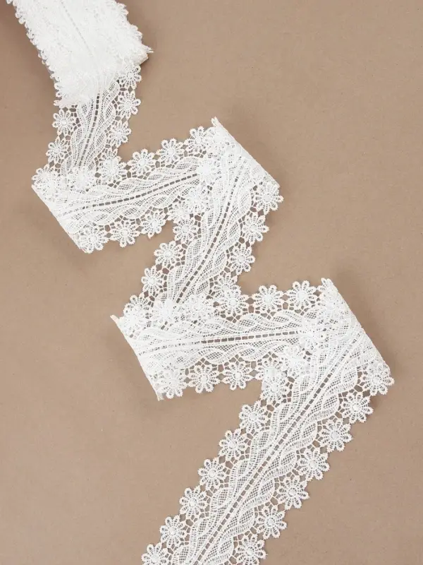 Кружево гипюровое, 80 мм, 6.8&plusmn;0.5 м, белое