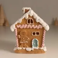 Фигурка светящаяся &laquo;Имбирный домик с печенюшкой&raquo;, 11.2&times;9&times;12.8 см