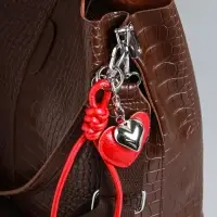 Брелок на карабине кожзам "Сердце" с узлом, красный 21х5,5х1,5 см