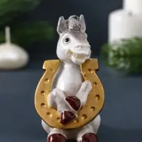 Свеча фигурная "Лошадка с подковой" 5,5х6х9 см, цв. серебро