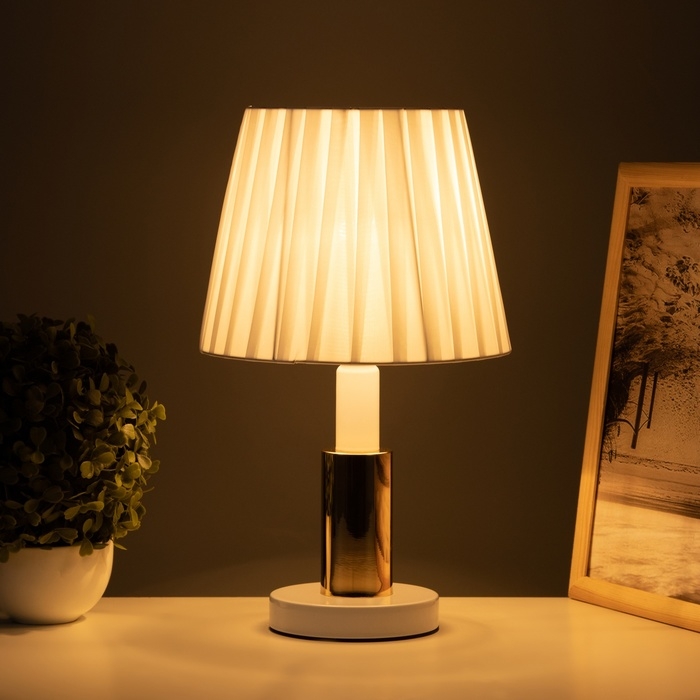 Лампа настольная  Лампа настольная "Лида" 1х40Вт Е27 белый/золото 21х21х36см