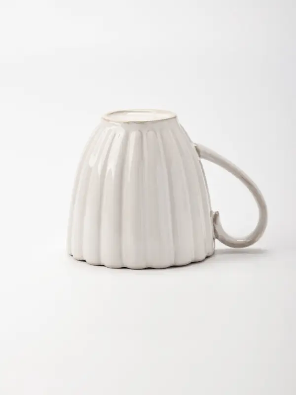 Кружка &laquo;Лотос&raquo;. 335 мл, 13&times;10.5&times;5 см, фарфор, молочная