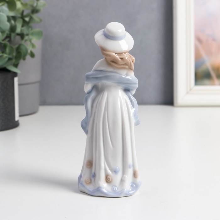 Сувенир керамика  Сувенир керамика "Девочка с шарфом, с голубем" цветной 14х5х5,5 см