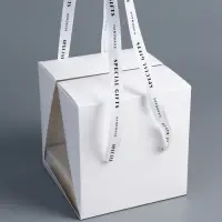 Коробка под бенто - торт с ленточками, белая, 15.5&times;15.5&times;16 см