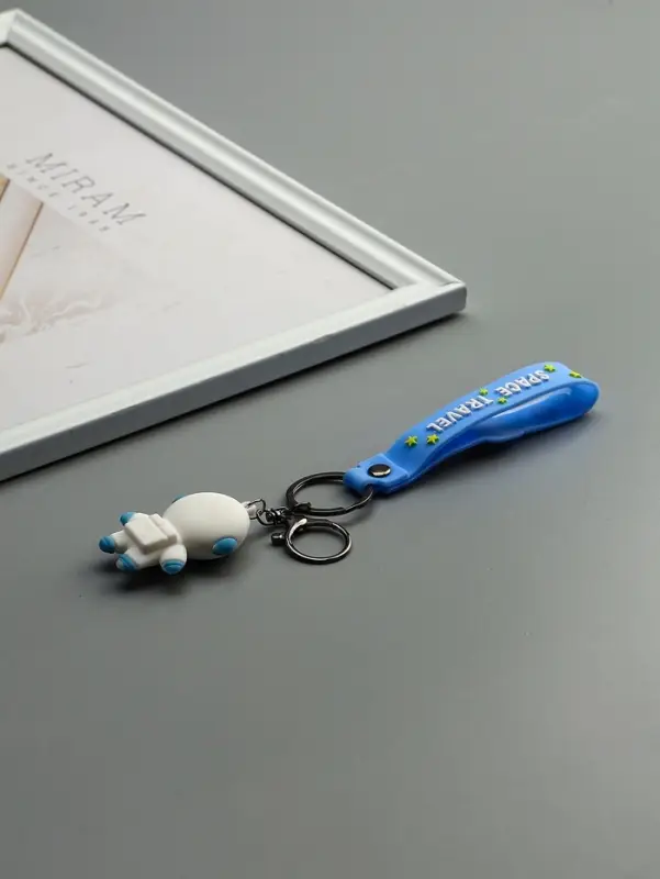 Брелок для ключей на кольце &laquo;Космонавт в бело-голубом скафандре&raquo;, с браслетом и карабином, 4.5&times;2.4&times;3.2 см МИКС