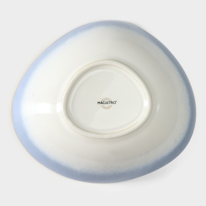 Салатник фарфоровый Magistro «Пэвэти», 400 мл, d=15,3 см, цвет голубой Салатник фарфоровый Magistro «Пэвэти», 400 мл, d=15,3 см, цвет голубой