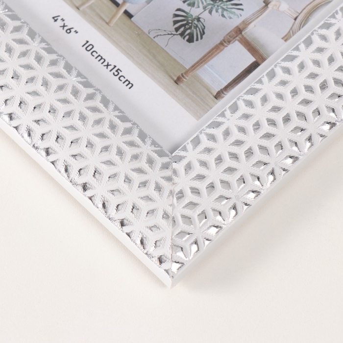 Фоторамка пластик 10х15 см Фоторамка пластик 10х15 см "Серебристые кристаллы" белая 1,3х14,5х19,5 см