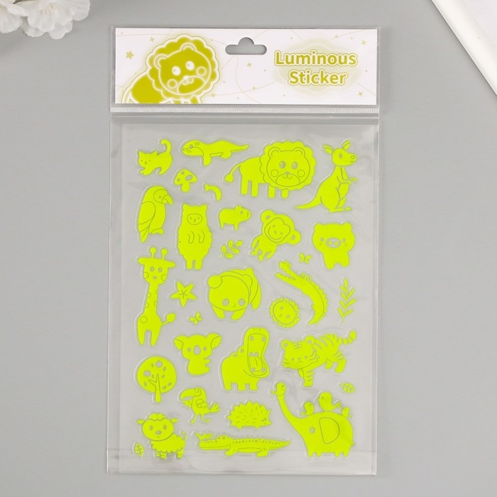 Наклейка пластик фосфорная Наклейка пластик фосфорная "Удивительные животные" МИКС 27х15,5 см