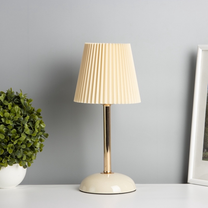 Лампа настольная Лампа настольная "Лира" 1х40Вт Е27 белый/золото 15х15х32,5см