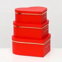 Набор подарочных коробок сердце 3 в 1, красный с тиснением, 28.5&times;26&times;11 - 23.5&times;21&times;8.5 см