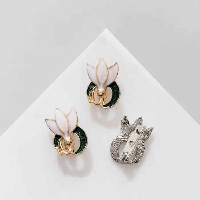 Брошь &laquo;Цветок&raquo; подснежник с завитком, цвет МИКС (неделимая фасовка 12 шт., цена за шт.)