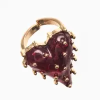 Кольцо &laquo;Сердце&raquo; шипы, красное в золоте
