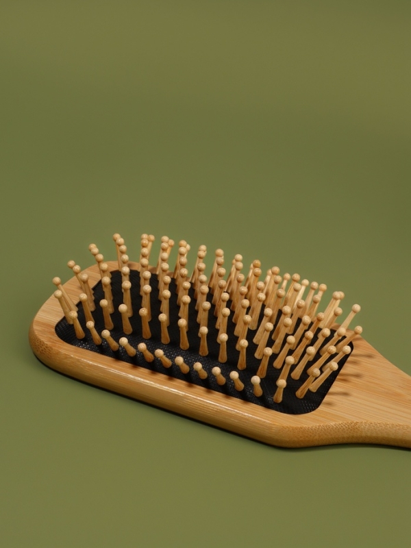 Расчёска массажная BAMBOO 24*8см бамбук/резина черн подвес/пакет QF