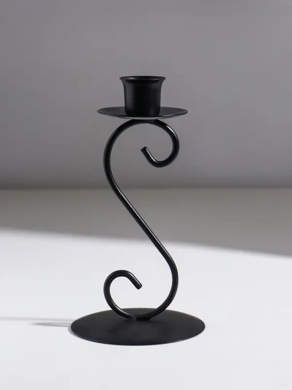 Подсвечник металл на 1 свечу  Подсвечник металл на 1 свечу "Завиток" d=2,5 см чёрный 9х9х16 см