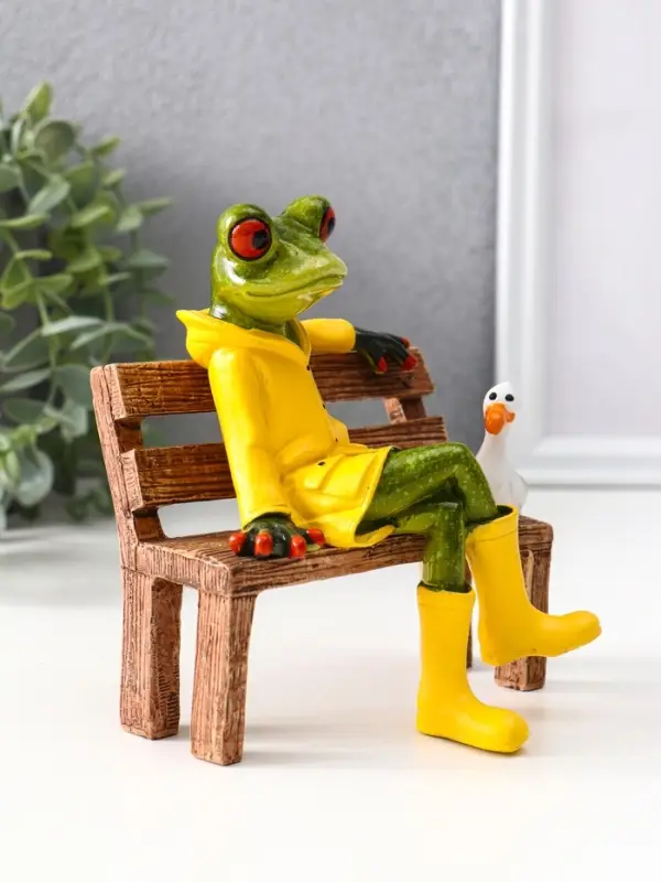 Сувенир полистоун лак "Лягуха в плаще и сапогах на скамейке с чайкой" 12х9,5х13 см