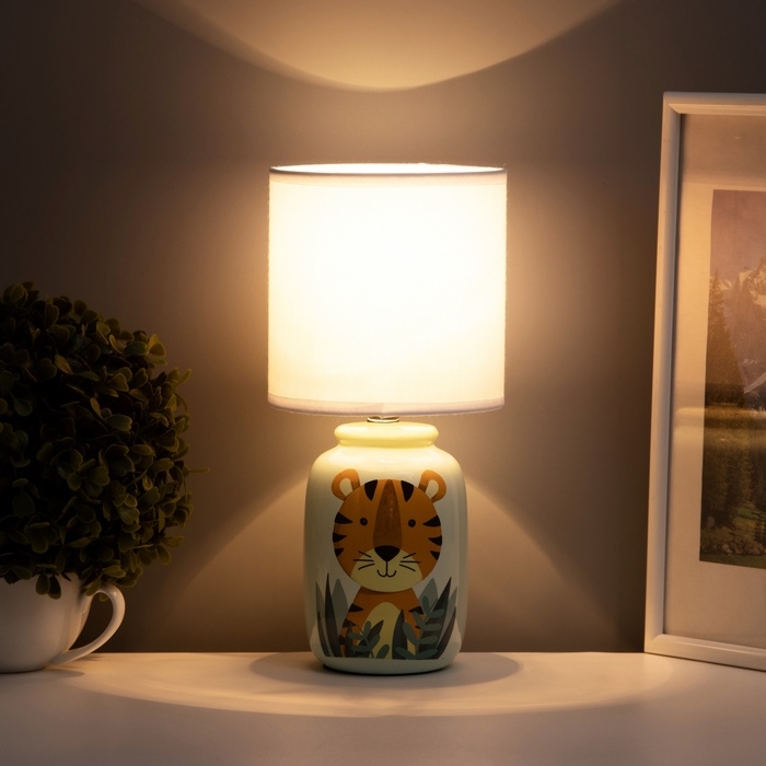 Настольная лампа с абажуром RISALUX «Тигрик» детская,, Е14, 40 Вт, зелёный, 13×13×27 см Настольная лампа с абажуром RISALUX «Тигрик» детская,, Е14, 40 Вт, зелёный, 13×13×27 см