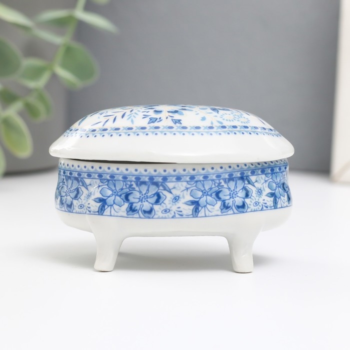 Шкатулка керамика на ножках "Синие цветочки" 6,1х7,7х4,8 см