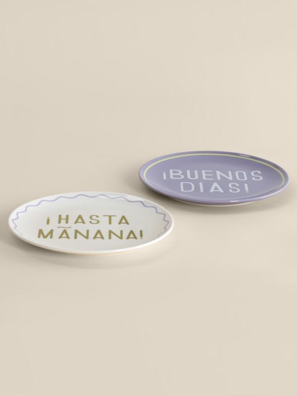 Тарелки SL Home «Уроки испанского: ¡Hasta mañana - Buenos dias», d=22 см, набор 2 шт., фарфор, белые, фиолетовые Тарелки SL Home «Уроки испанского: ¡Hasta mañana - Buenos dias», d=22 см, набор 2 шт., фарфор, белые, фиолетовые