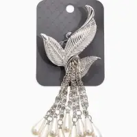 Брошь "Птица с жемчужным хвостом", цвет белый в серебре Брошь "Птица с жемчужным хвостом", цвет белый в серебре