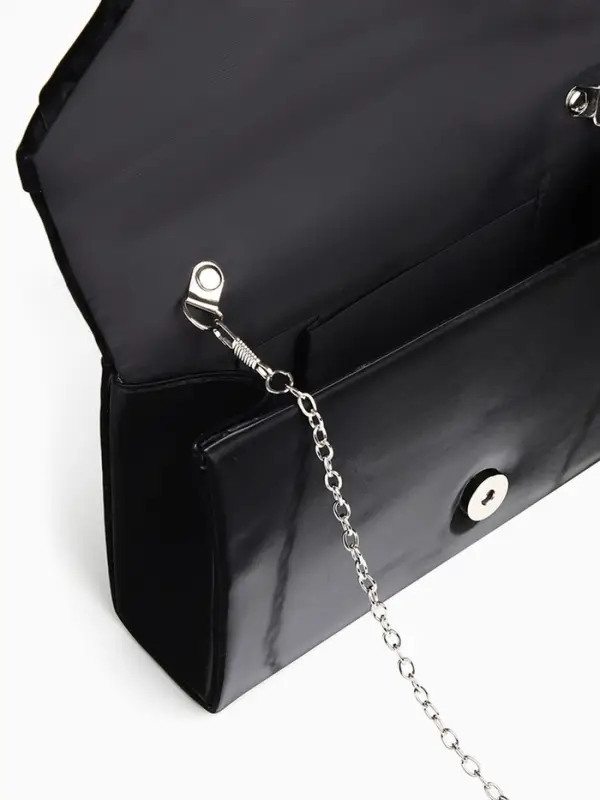 Сумка-клатч женская вечерняя на магните, на цепочке, с декоративной пряжкой, чёрная