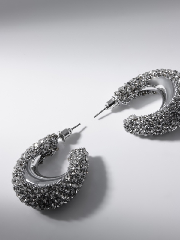 Серьги со стразами «Блеск» кольца, белые в серебре Серьги со стразами «Блеск» кольца, белые в серебре