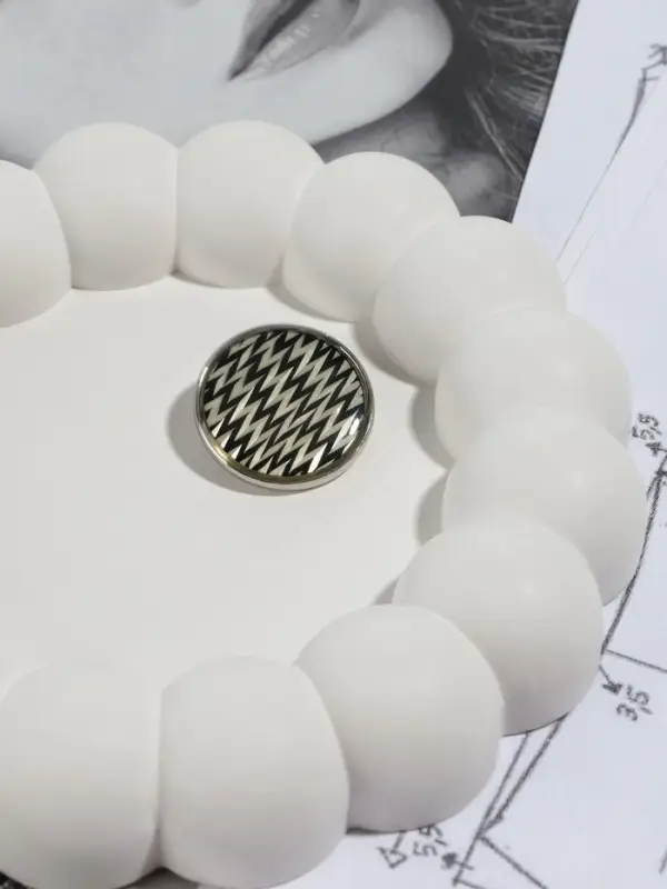 Пуговица металлическая на ножке &laquo;Орнамент&raquo;, декоративная, d=25 мм, цвет белый, серебряный