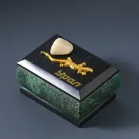 Шкатулка для украшений &laquo;Урал&raquo; прямоугольная, змеевик, с декоративным камнем, 7.5&times;5.5&times;5.5 см