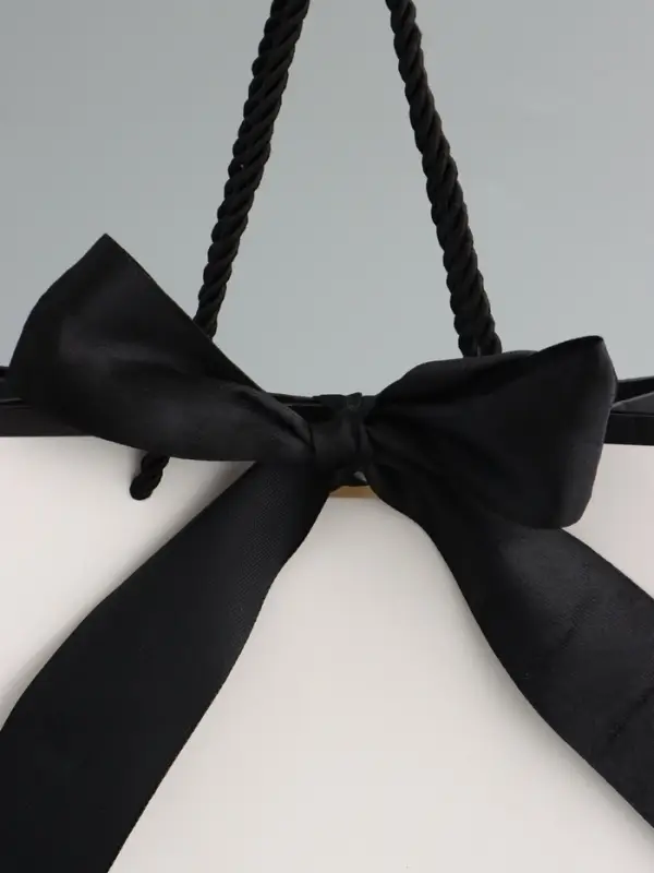 Пакет подарочный, белый, с бантом, 19 х 15 х 7 см