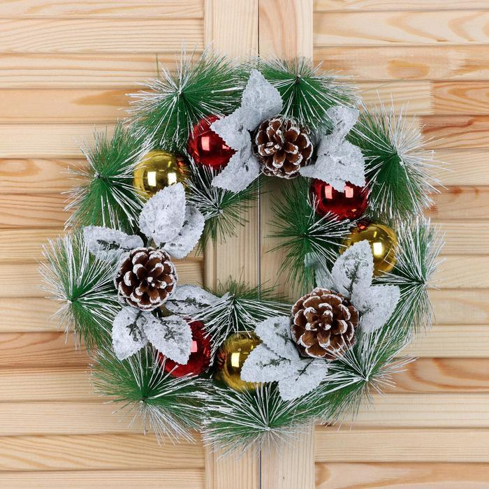 Венок новогодний d-27 см  Венок новогодний d-27 см "Шишки и листики в инее"