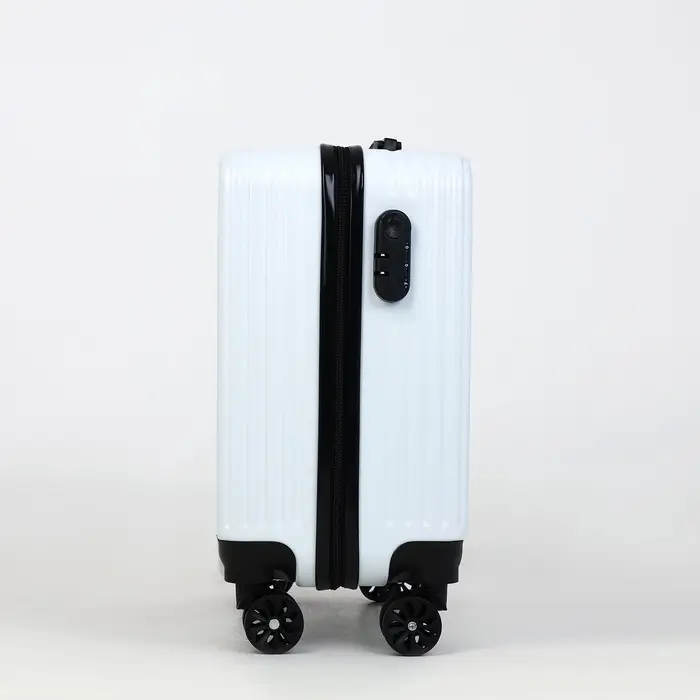 Чемодан детский на колёсах 39 л (S), на молнии, с кодовым замком, 4 колеса, белый